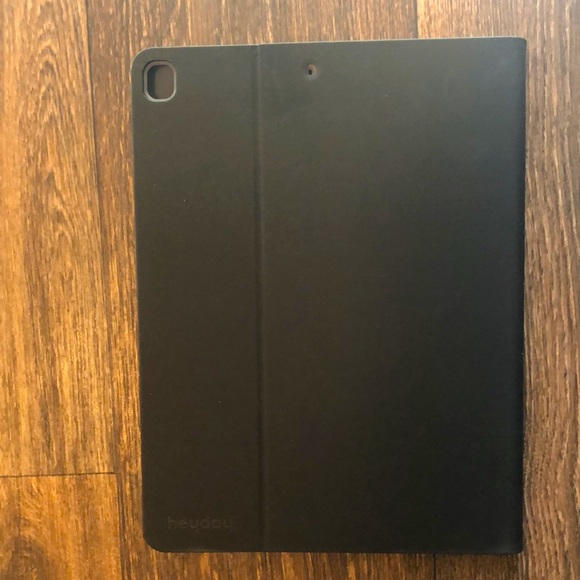 NWT Folio Case with stylist holder. For 10.2 in iPad & 10.5 in iPad Air - Picture 9 of 12